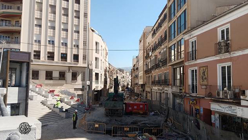 Comerciantes y vecinos de calle Carretería se quejan del mal olor y el ruido de las obras