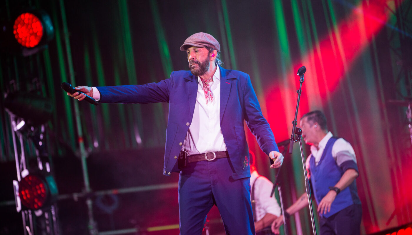 Crónica del concierto de Juan Luis Guerra en el Selvatic Fest de Málaga. El cantante interpretó Bachata Rosa y Bilirrubina, entre otras